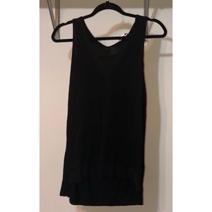 14th & Union black v Neck tank